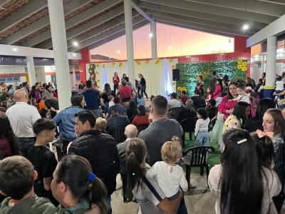 CMEI Pequenos Anjos realizou na sexta-feira a Festa da FamÃ­lia